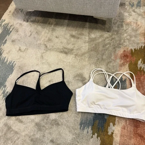 🚨 Bundle of 2 Gap Fit Sports Bras - Picture 2 of 5